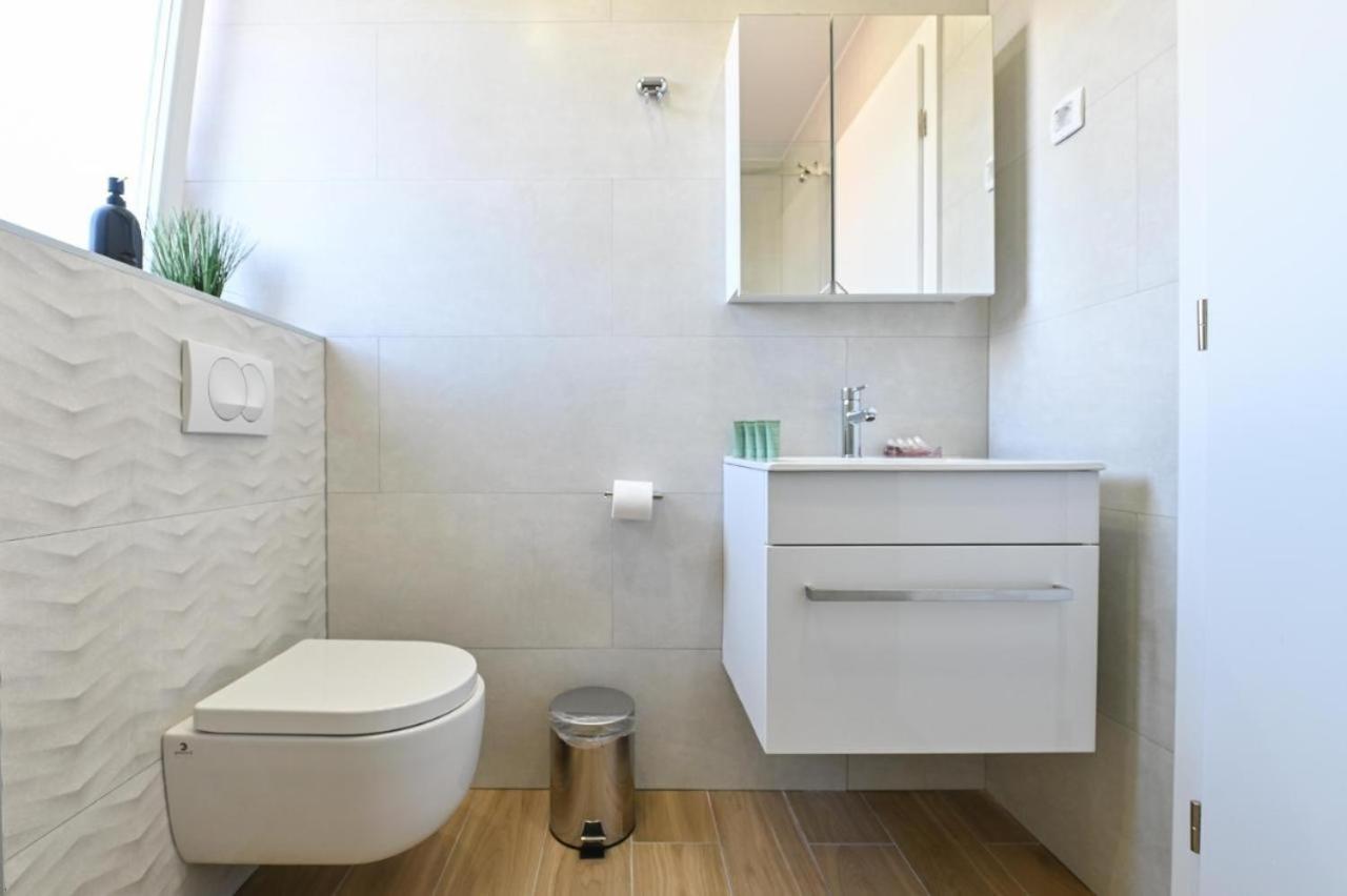 Boutique Hotel Ivy'Z ノヴァリャ エクステリア 写真