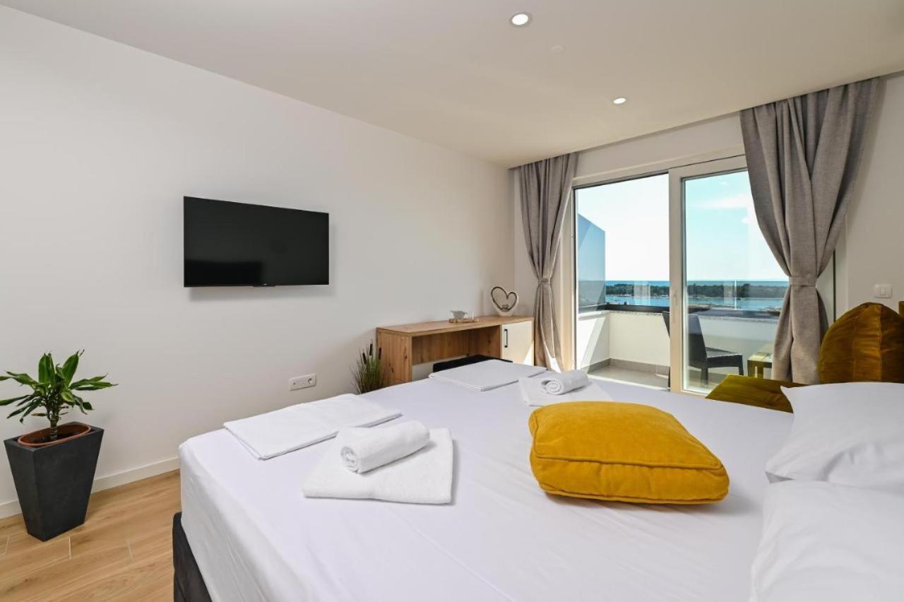 Boutique Hotel Ivy'Z ノヴァリャ エクステリア 写真