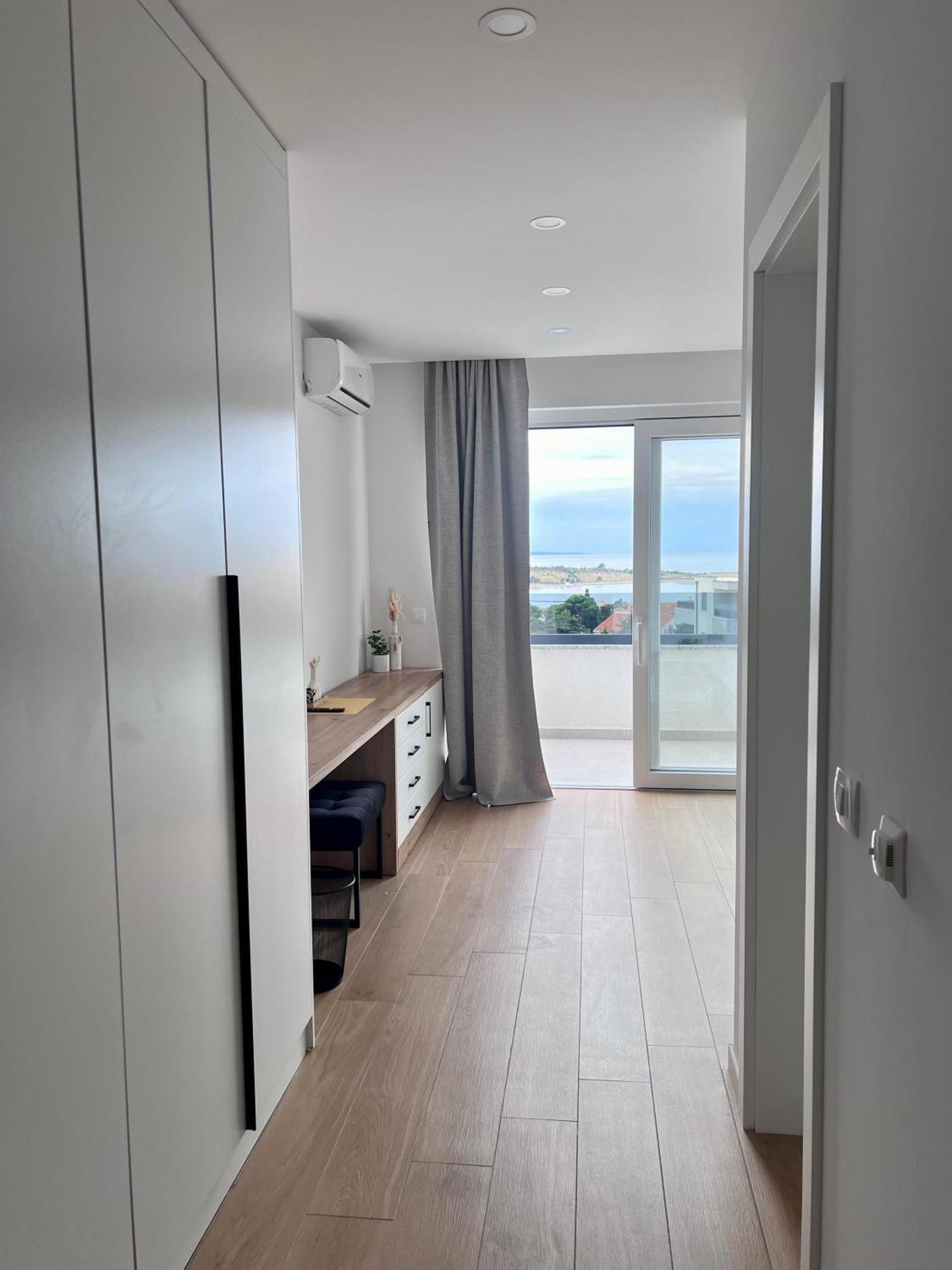 Boutique Hotel Ivy'Z ノヴァリャ エクステリア 写真