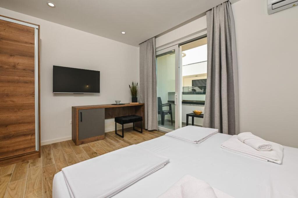Boutique Hotel Ivy'Z ノヴァリャ エクステリア 写真