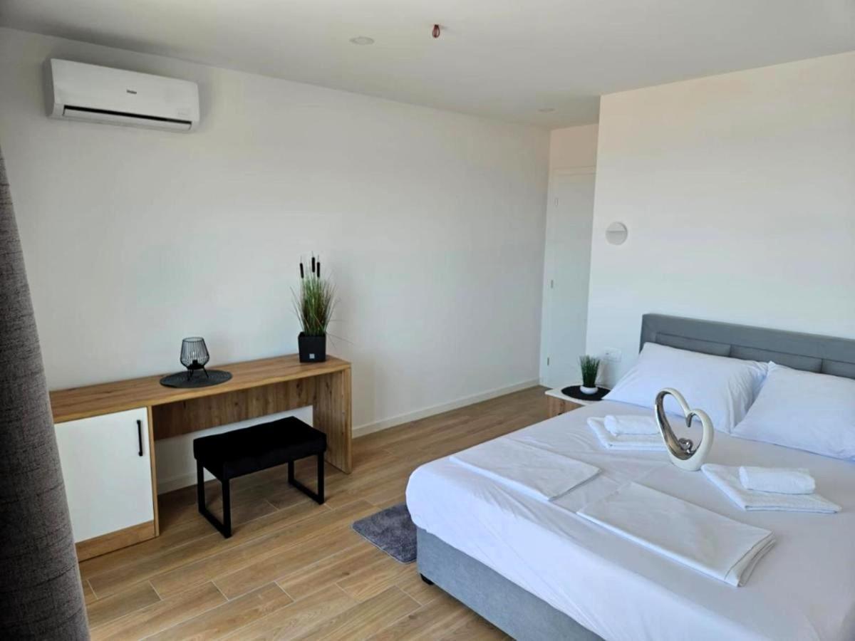 Boutique Hotel Ivy'Z ノヴァリャ エクステリア 写真